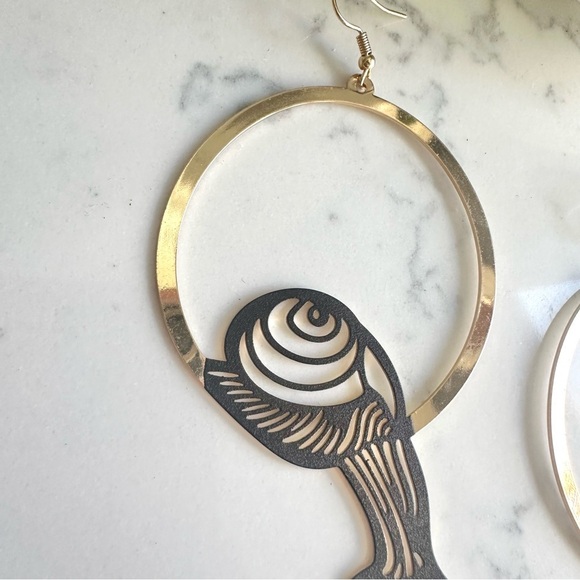 2/$30🌵 Cute Snail Outline Gold Hoop Earrings Linear Hippie Bohemian Unique NEW - Picture 5 of 11